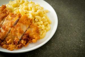 Mac and cheese with fried chicken photo