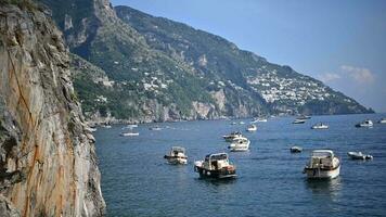 positano é penhasco Vila em sulista Itália amalfi costa video