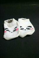 linda bebé calcetines con panda caras foto