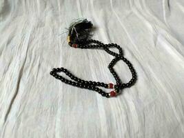 un negro tasbih para musulmán oraciones foto