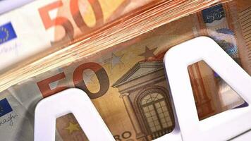 europäisch Euro Banknoten Innerhalb Zählen Maschine schließen hoch. Finanzen Industrie Thema. video