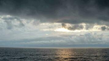 mar Oceano agua sereno hermosa puesta de sol video