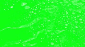 acqua ruscello su bicchiere realistico verde schermo video 4k HD risoluzione