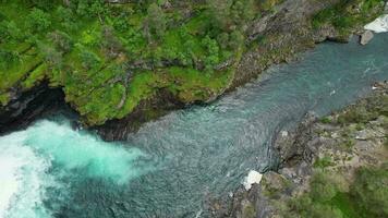 szenisch Fluss Antenne Sicht. Vestland Bezirk Landschaftsgestalter im das Norwegen video