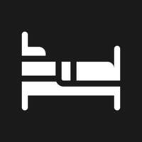 hallazgo cama a dormir oscuro modo glifo ui icono. hotel habitación. Vagabundo refugio. usuario interfaz diseño. blanco silueta símbolo en negro espacio. sólido pictograma para web, móvil. vector aislado ilustración