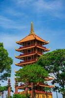 hermosa arquitectura de murciélago nha pagoda en bao loc ciudad foto