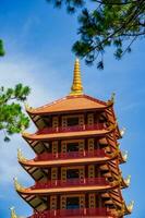 hermosa arquitectura de murciélago nha pagoda en bao loc ciudad foto