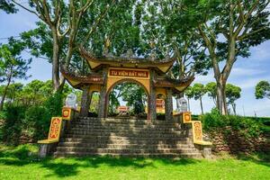 hermosa arquitectura de murciélago nha pagoda en bao loc ciudad foto