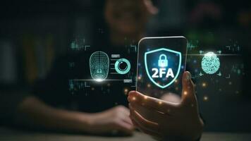 2fa aumenta el seguridad de tu cuenta, el dos factores autenticación teléfono inteligente pantalla muestra un 2fa concepto, y intimidad protege datos y la seguridad cibernética. foto