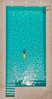 aéreo Visão do uma mulher dentro amarelo roupa de banho natação dentro a piscina. verão estilo de vida video