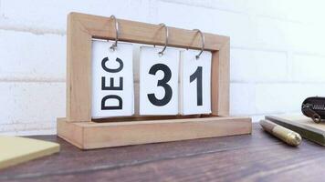di legno calendario impostato su il 31 di dicembre video