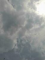 el blanco nubes en el azul cielo son Perfecto para el antecedentes. skyscape en lombok isla, Indonesia foto