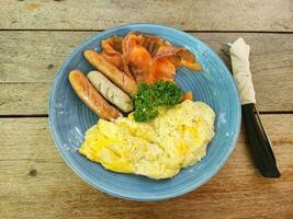 americano desayuno parte superior ver en de madera mesa antecedentes. foto