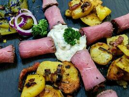 Roastbeef with fried potatoes an Remoulade sauce photo