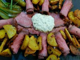 Roastbeef with fried potatoes an Remoulade sauce photo