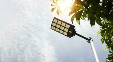 solar lamparas son convirtiéndose popular y extensamente usado. foto