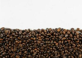 Arabica coffee beans roasted fragrant ready to make coffee that people like to drink placed on the white background looks beautiful photo