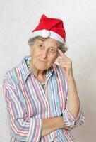 antiguo mujer en el sombrero de un Papa Noel claus foto