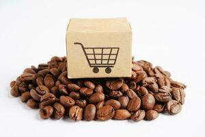 caja de carrito de compras en granos de café, compras en línea para exportación o importación. foto