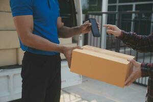 Business woman start up small business entrepreneur SME success .freelance woman working at home with Online Parcel delivery. SME and packaging deliveryconcept photo