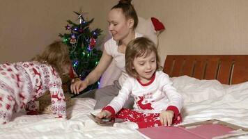 Young mother shows wooden box with old photos to her small children video