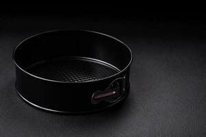 Round metal black detachable baking dish for baking photo