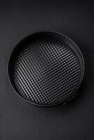 Round metal black detachable baking dish for baking photo