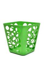 verde el plastico cesta aislado foto