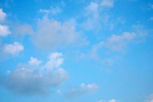 fondo de cielo azul y nubes foto