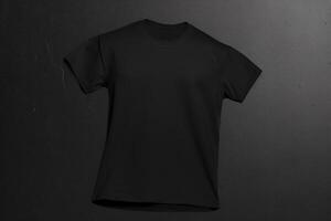 negro camiseta en negro antecedentes. Bosquejo para diseño ai generativo foto