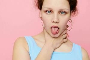 retrato de un joven mujer posando Moda moderno estilo recortado ver inalterado foto