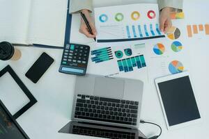 calculate benefit, spreadsheets, graph financial development, bank accounts, statistics, economy, data analysis, investment analysis, stock exchange,Interest rates, income photo