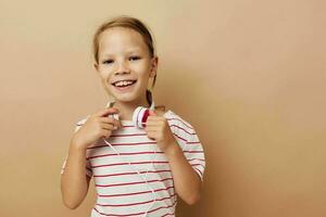 bonito joven niña auricular tecnología divertido música estilo de vida inalterado foto