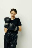 foto bonito niña boxeo negro guantes posando Deportes estilo de vida inalterado