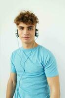 hermoso joven hombre música tecnología entretenimiento inalterado foto