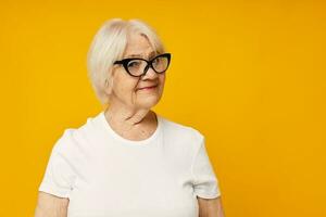 retrato de un antiguo simpático mujer salud estilo de vida los anteojos aislado antecedentes foto