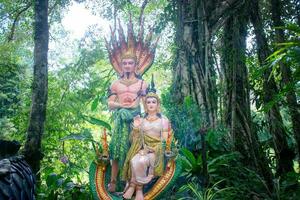 serpiente Rey de nagas en tailandia.naga o serpiente estatua foto