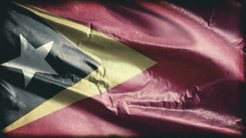 retro alt Osten Timor Flagge winken auf das Wind. alt Jahrgang Banner schwankend auf das Brise. nahtlos Schleife. video