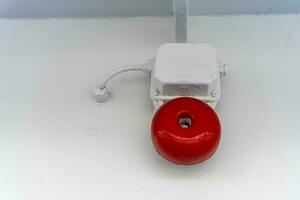 un alarma llamada en un mar buque. alarma sistema instalado en el Embarcacion foto
