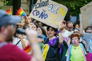 granada, España. junio 26, 2023. diversidad de personas a lgbtq orgullo demostración foto