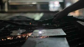 Cutting metal plate with a laser. cutting metal video