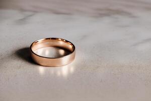 un hermosa Boda anillo. eterno amor. el viaje de Boda anillos generativo ai foto