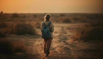 joven mujer excursionismo en naturaleza a puesta de sol generado por ai foto