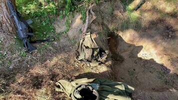 militar enviar estación en trincheras a Guardia militar base zona desde enemigo y proteger informar Ejército para potencial peligro y trata y ocupaciones video