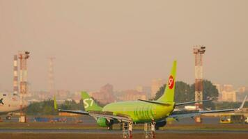 NOVOSIBIRSK, RUSSIAN FEDERATION JUNE 17, 2020 - Rear view of a passenger plane of S7 Airlines braking after landing, arrival. Flaps up to slow down. Tolmachevo Airport, Novosibirsk video