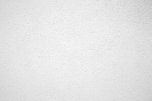 superficie de el blanco Roca textura bruto, gris blanco tono. utilizar esta para fondo de pantalla o antecedentes imagen. allí es un blanco espacio para texto cemento pared. foto