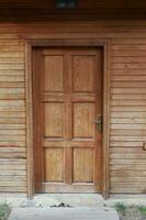 un marrón madera antiguo puerta en Turquía foto