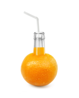 oranje sap fles met rietje Aan oranje fruit. transparant achtergrond png