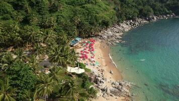 4k antenne dar beeldmateriaal nui strand, karon, phuket, Thailand video