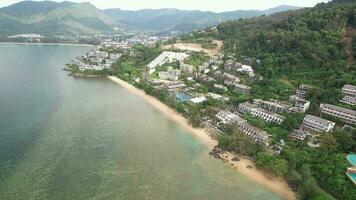 4k aérien drone métrage raie plage, Kathu, Phuket, Thaïlande video